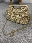 Borsa intrecciata con fili lurex e tracolla a catena