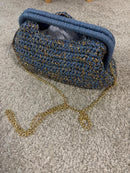 Borsa intrecciata con fili lurex e tracolla a catena