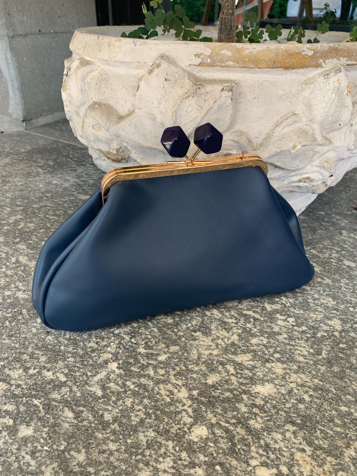 Borsa a mano in ecopelle con chiusura gioiello