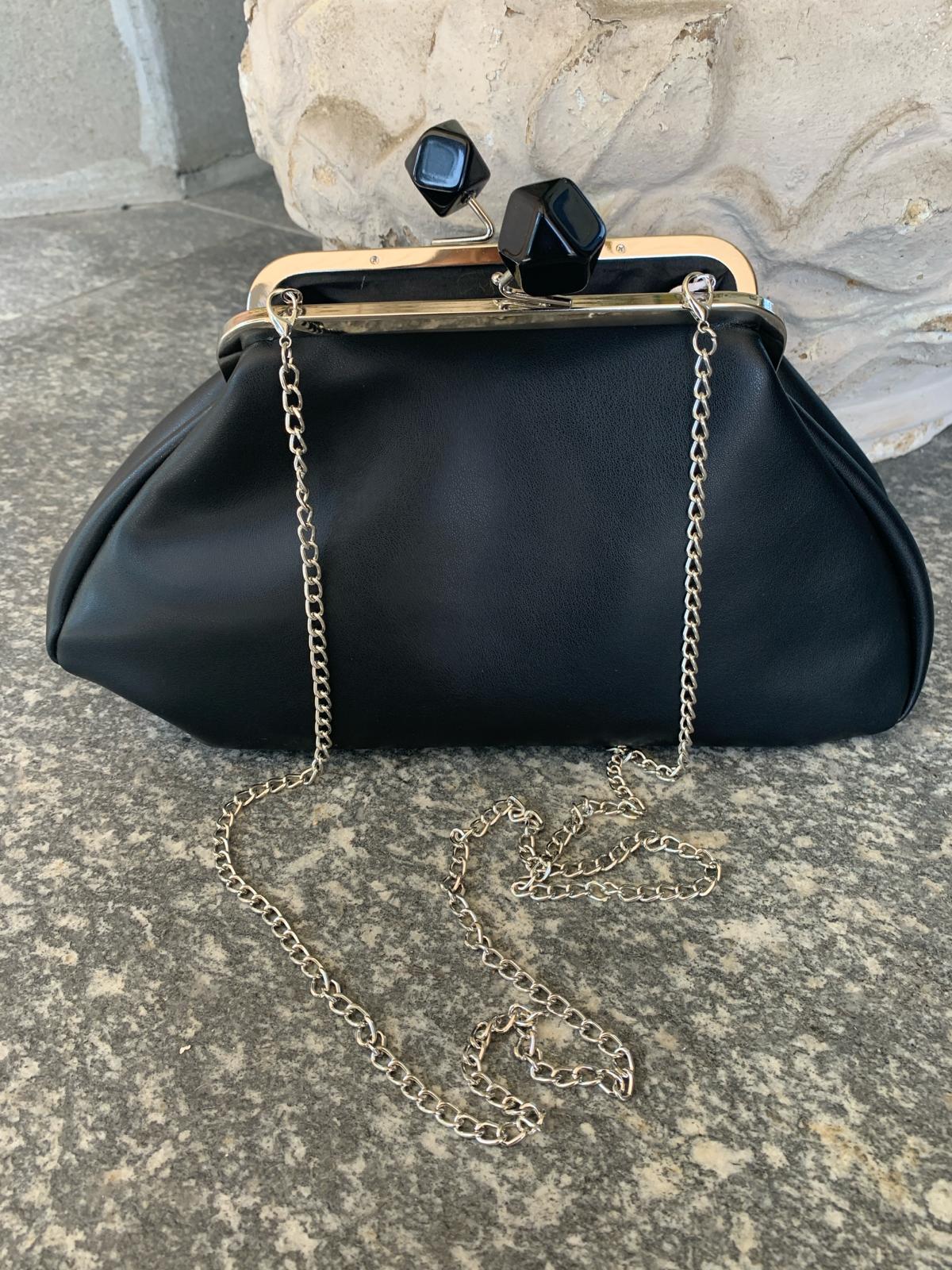 Borsa a mano nera con chiusura gioiello