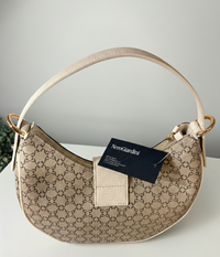 Borsa a mezzaluna Nero Giardini con logo NG