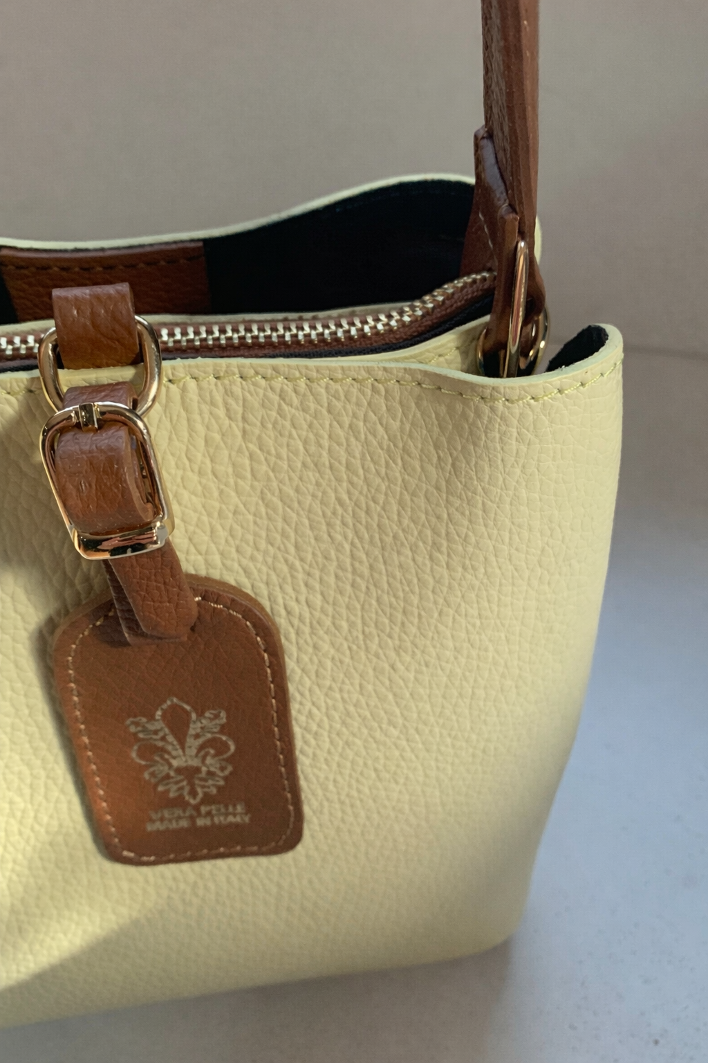 Orange peel effect leather handbag and shoulder bag
