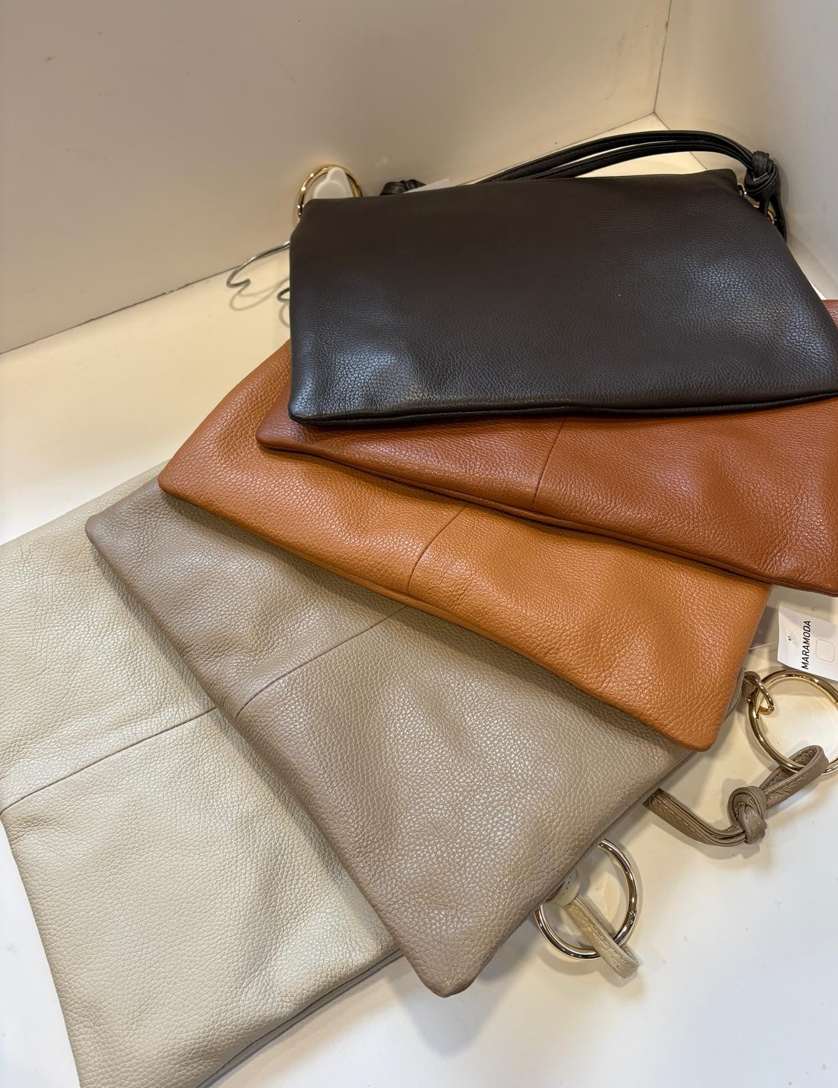 Borsa in pelle Made in Italy con doppia tracolla