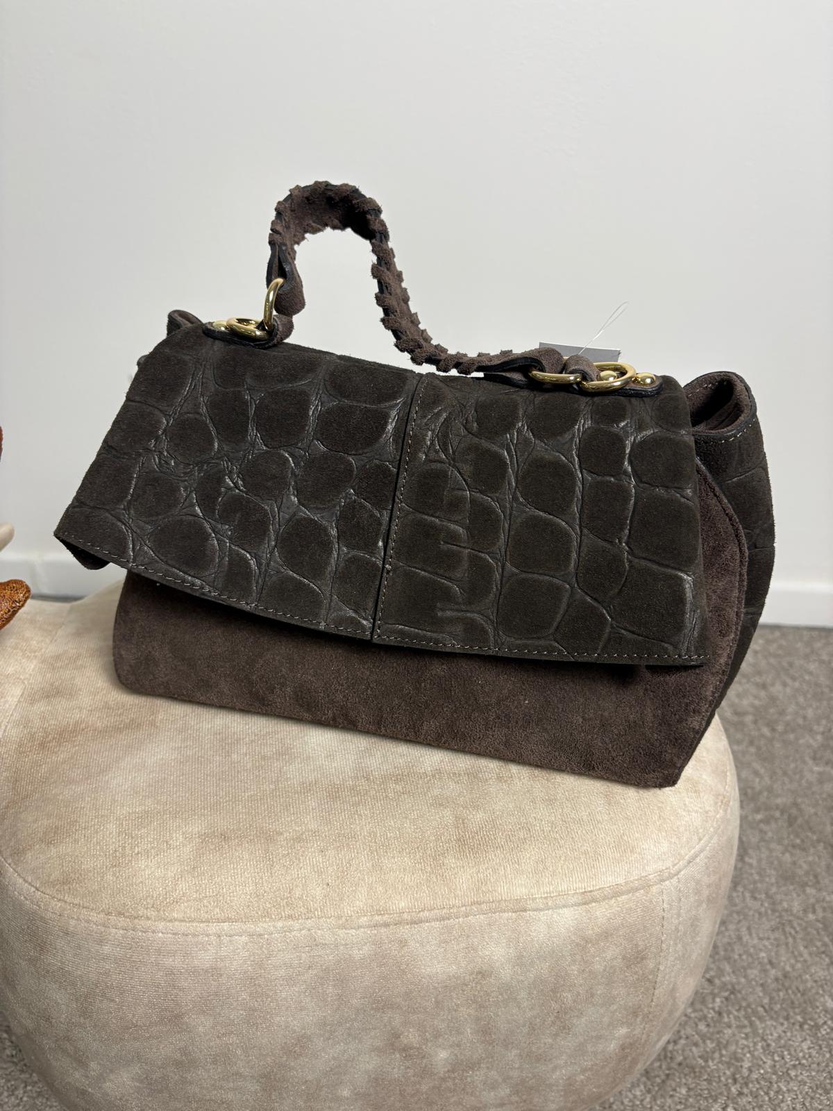 Borsa in pelle scamosciata testa di moro con patta stampa cocco
