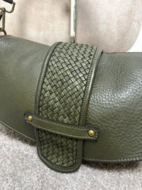 Borsa in pelle verde militare con manico intrecciato
