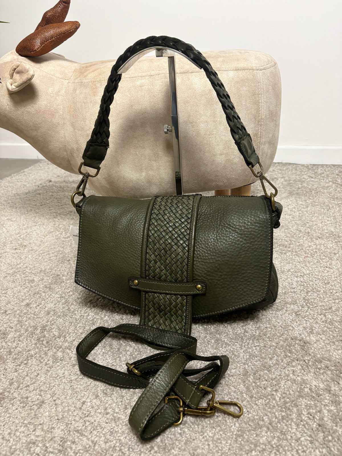 Borsa in pelle verde militare con manico intrecciato