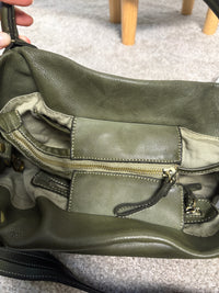 Borsa in pelle verde da spalla e a mano