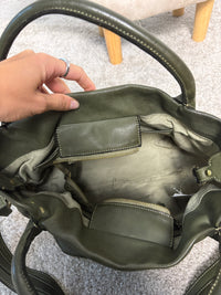 Borsa in pelle verde da spalla e a mano