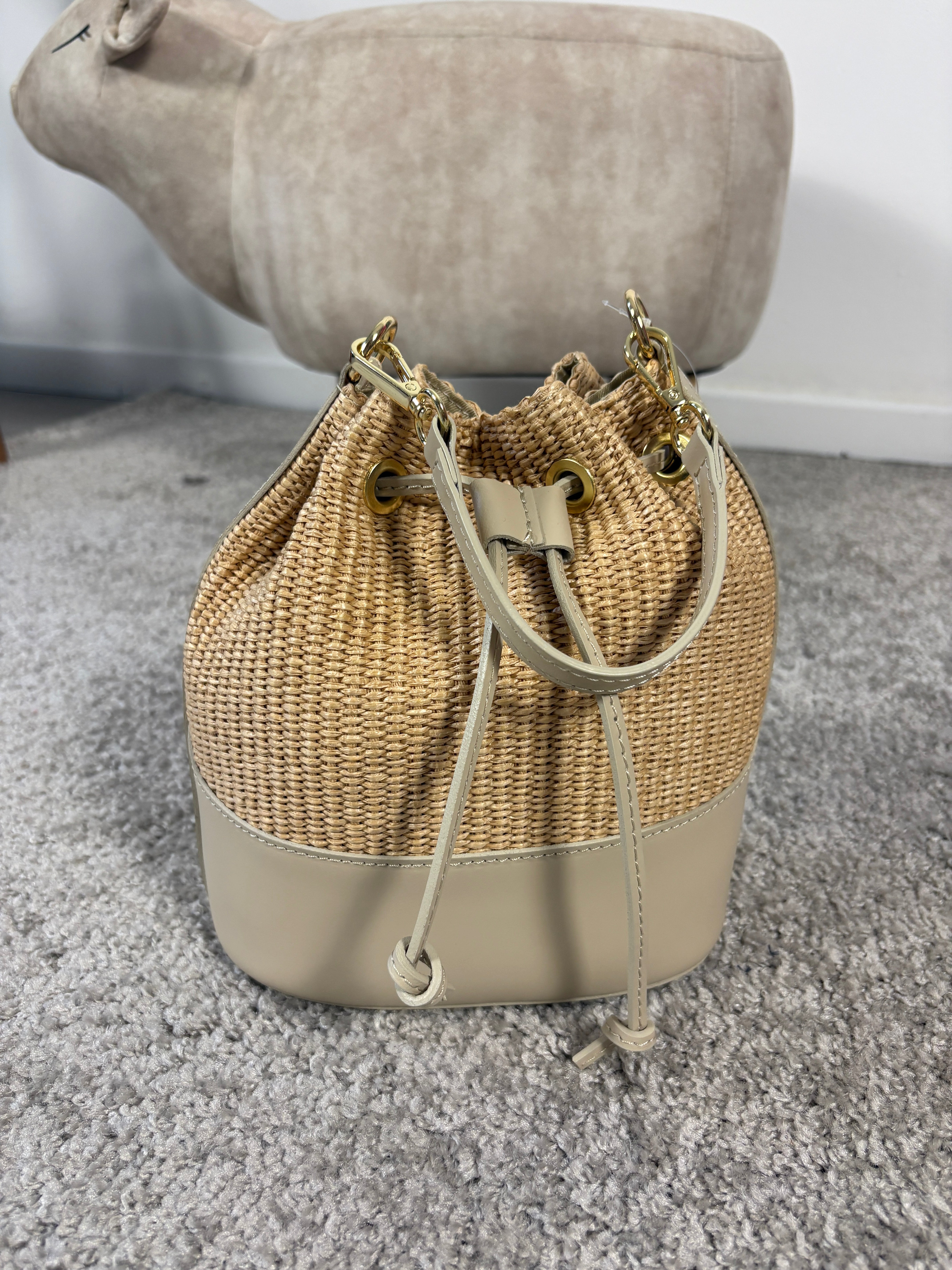 Woven bucket bag with leather details