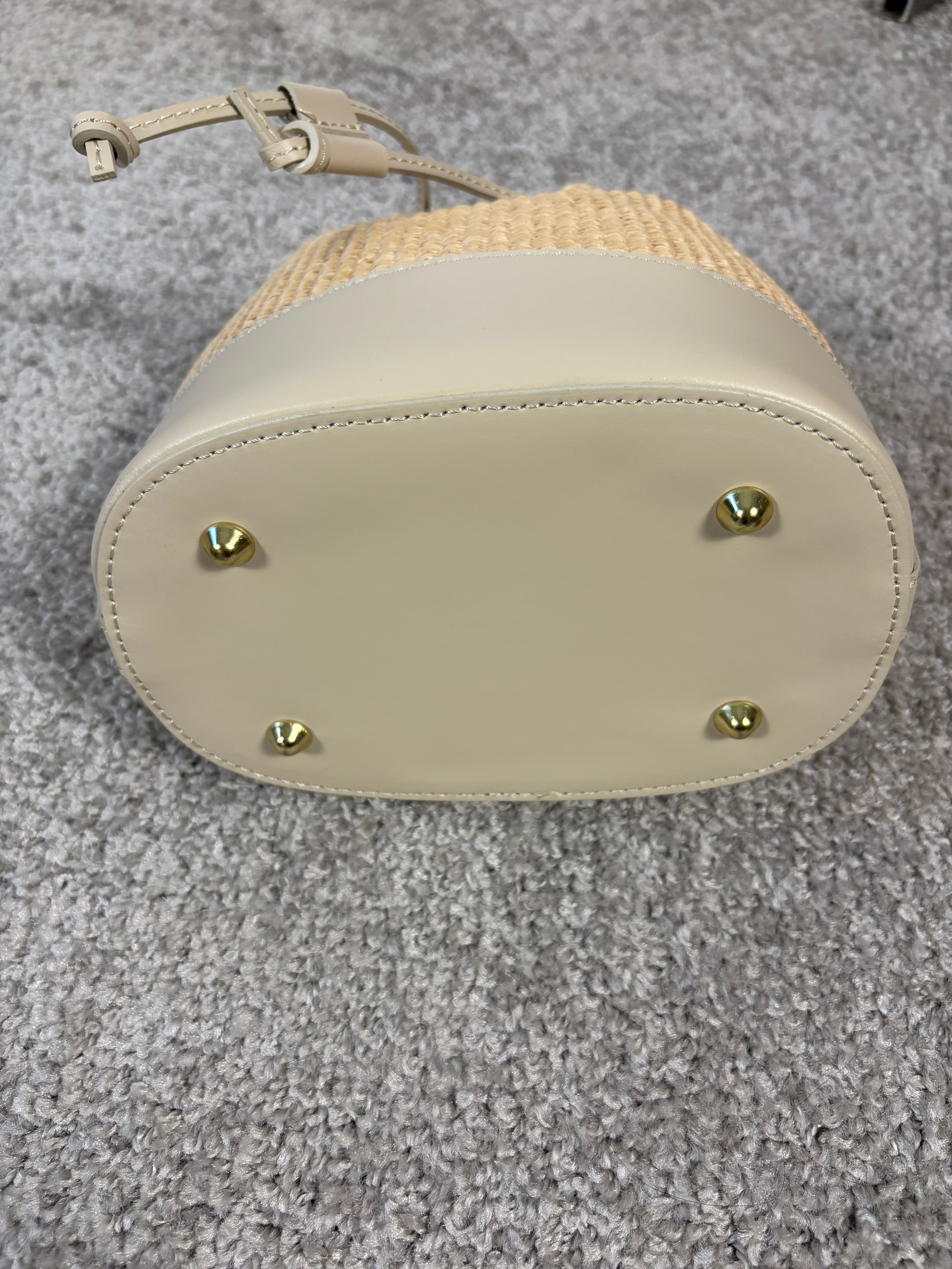 Woven bucket bag with leather details