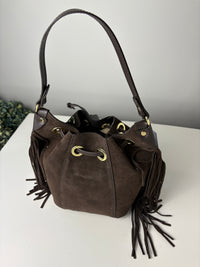 Borsa a Secchiello “Boho Chic” in pelle scamosciata con frange