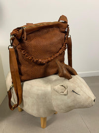Borsa zaino toscana in pelle intrecciata con manico arricciato