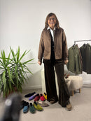 Camicia imbottita con bottoni automatici, tasche e colletto