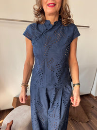 Camicia in sangallo con chiusura stile giapponese