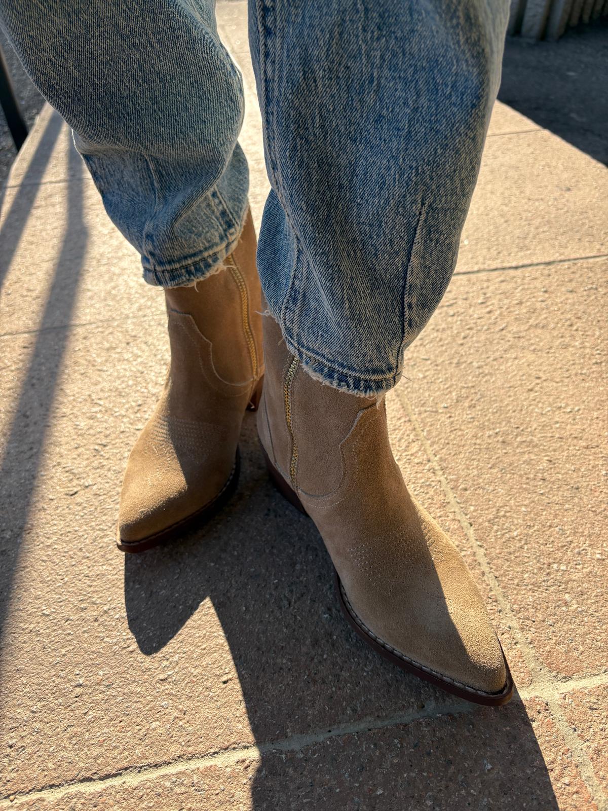 Ankle-high beige suede cowboy boots