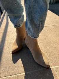 Ankle-high beige suede cowboy boots