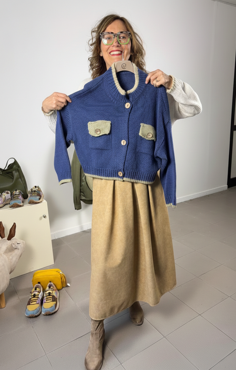 Short cotton cardigan with buttons and contrast trim