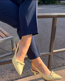 Chanel slingback in ecopelle giallo burro con fiocchetto