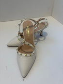 Slingback burro in ecopelle con borchie dorate