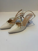 Slingback burro in ecopelle con borchie dorate