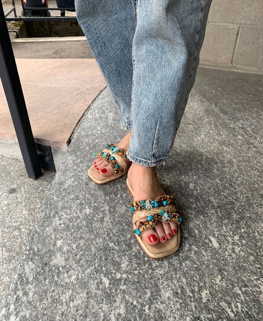 Ciabatta gioiello Alma en Pena con pietre multicolor