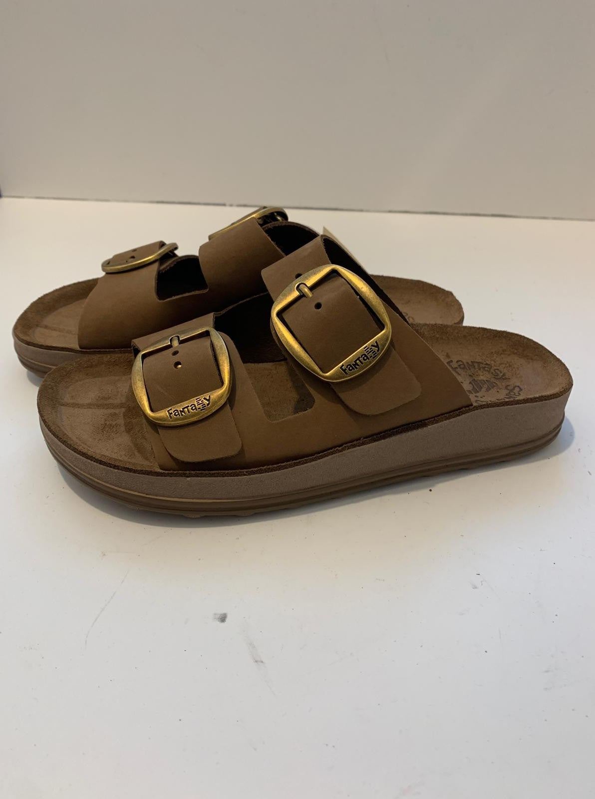 Tobacco sandals with double adjustable strap