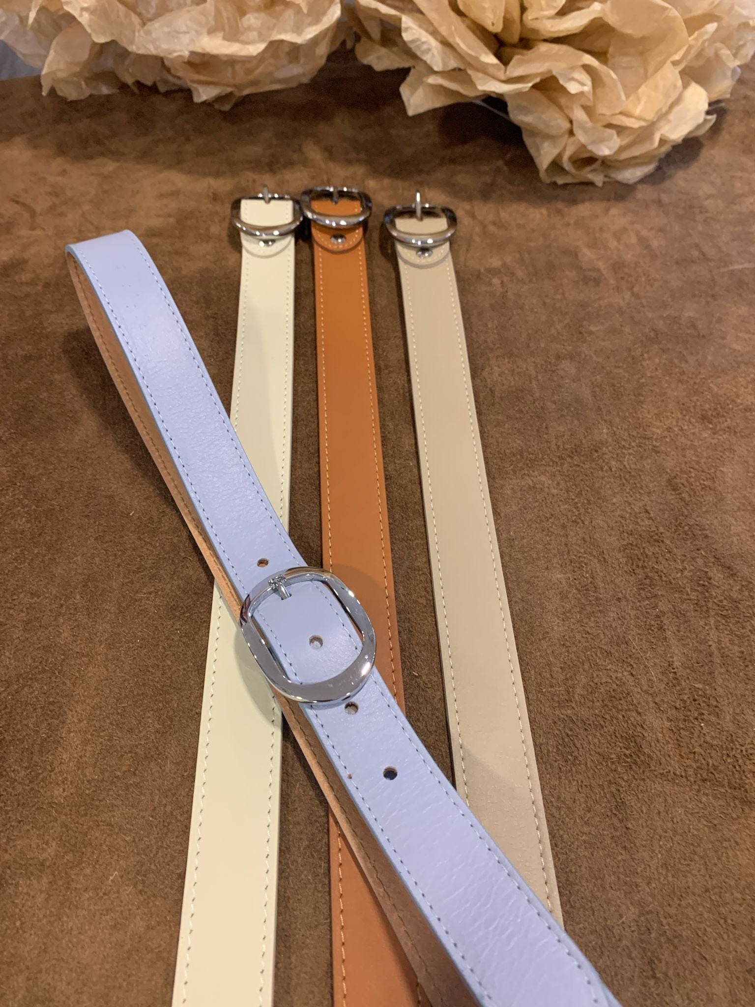 Cintura in pelle liscia con fibbia argento