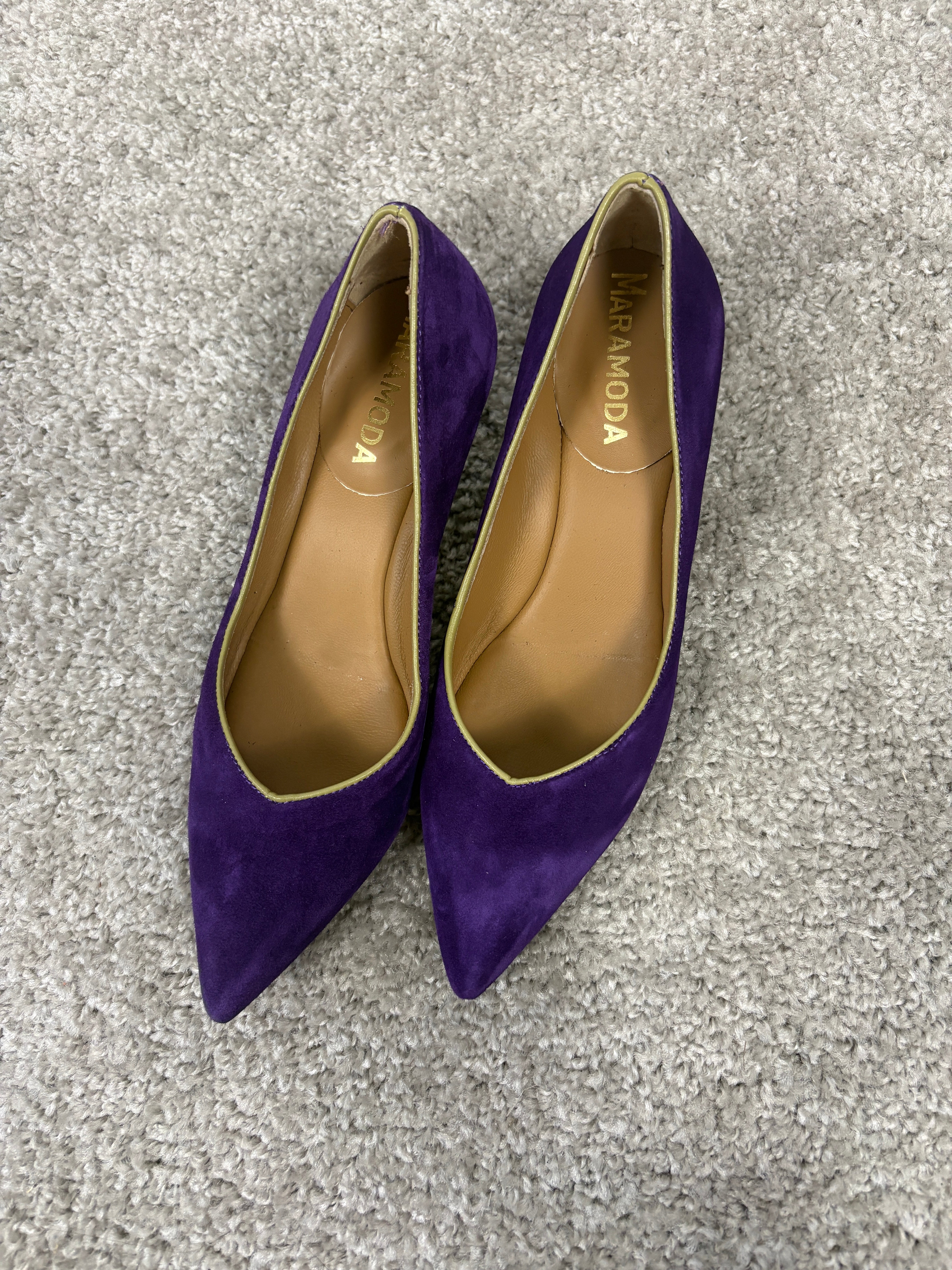 Décolleté Minnie in camoscio viola con profilo in nappa