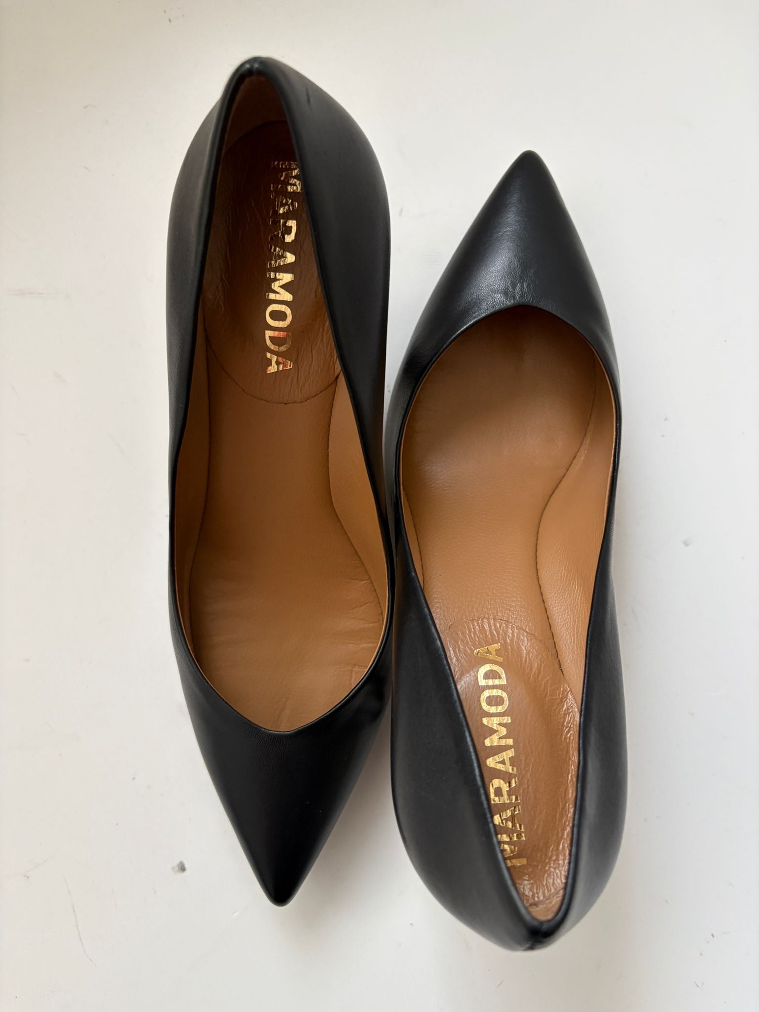 Décolleté nera in pelle con tacco 7 cm