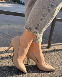 Décolleté in pelle nude con tacco 7 cm