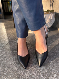 Slingback nera in nappa con cinturino off white