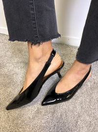 Décolleté slingback in vernice nera