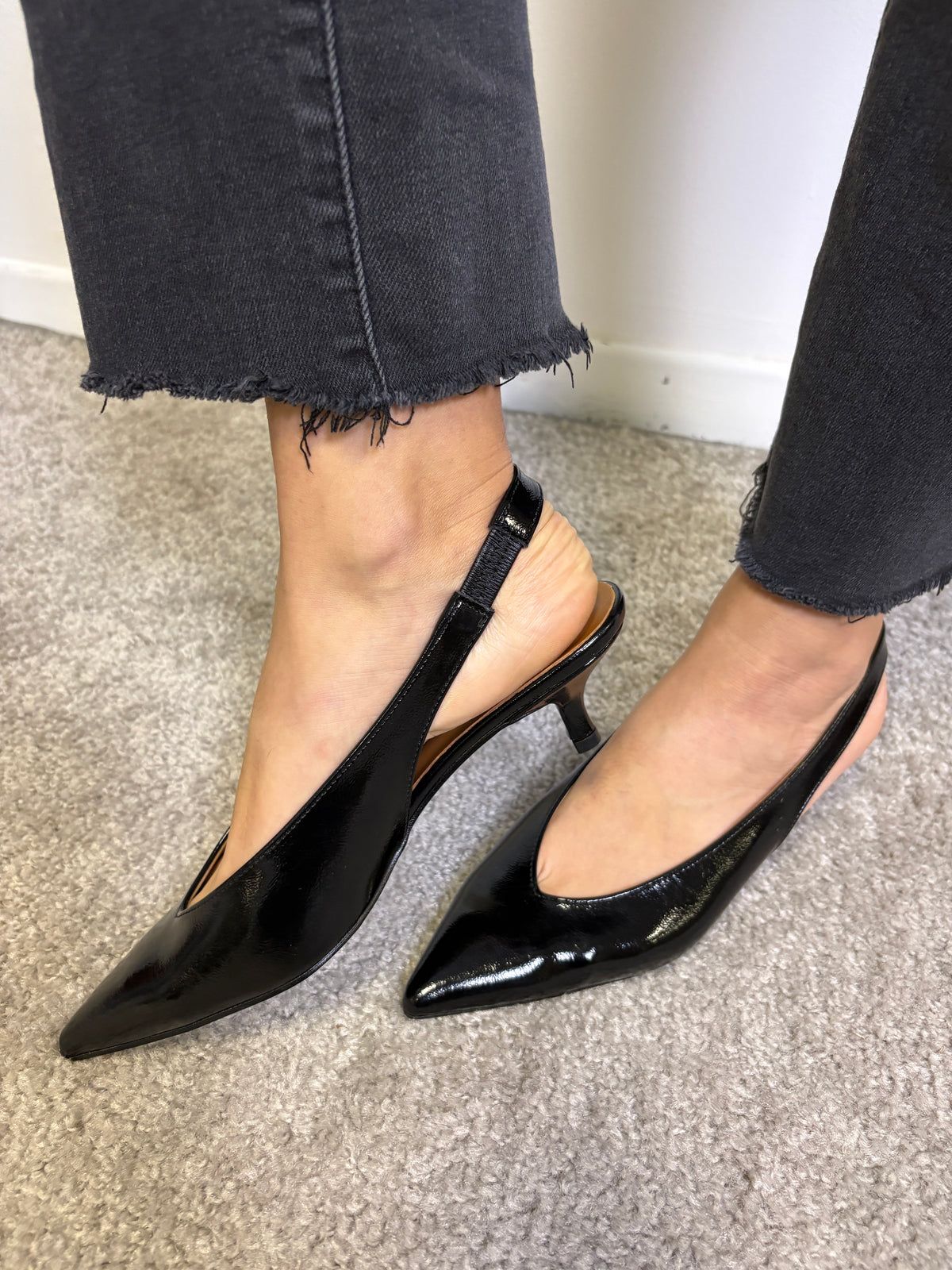 Décolleté slingback in vernice nera