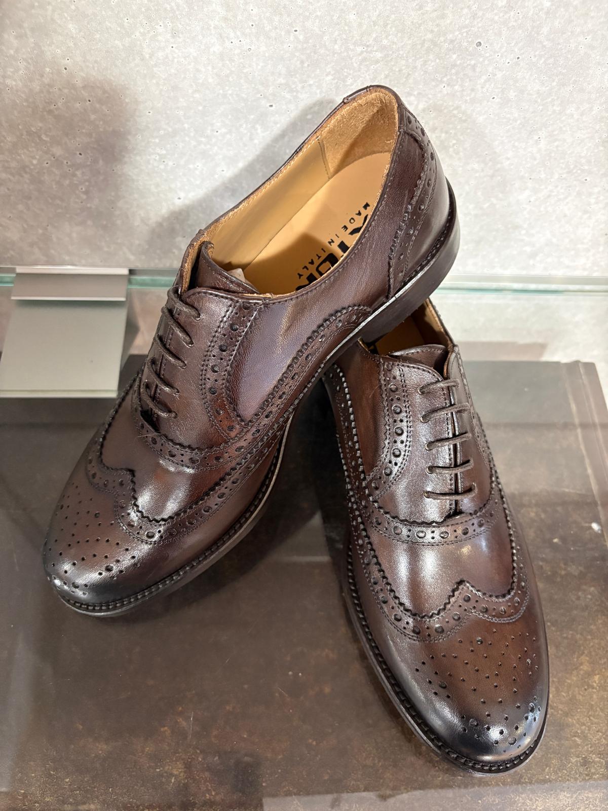 Derby uomo Exton in vitello spazzolato color castagna con lavorazione inglese