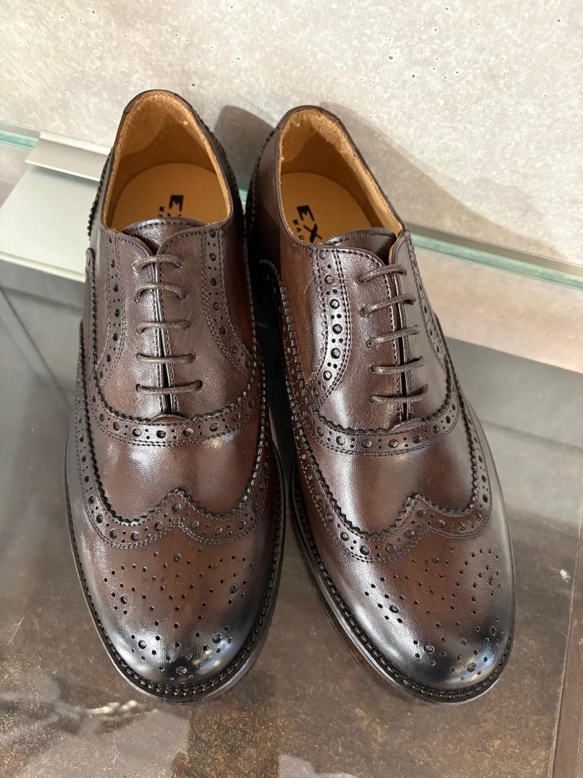 Derby uomo Exton in vitello spazzolato color castagna con lavorazione inglese