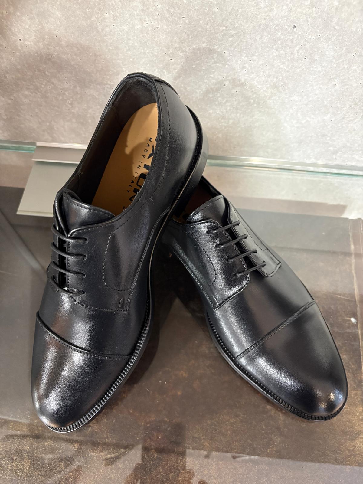 Derby uomo Exton in vitello nero con cucitura sulla punta