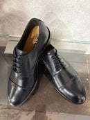 Derby uomo Exton in vitello nero con cucitura sulla punta