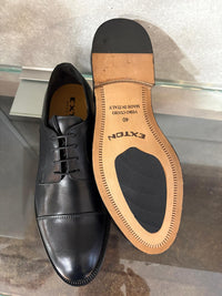 Derby uomo Exton in vitello nero con cucitura sulla punta