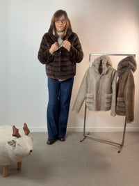 Ecopelliccia reversibile in ecomontone con cappuccio