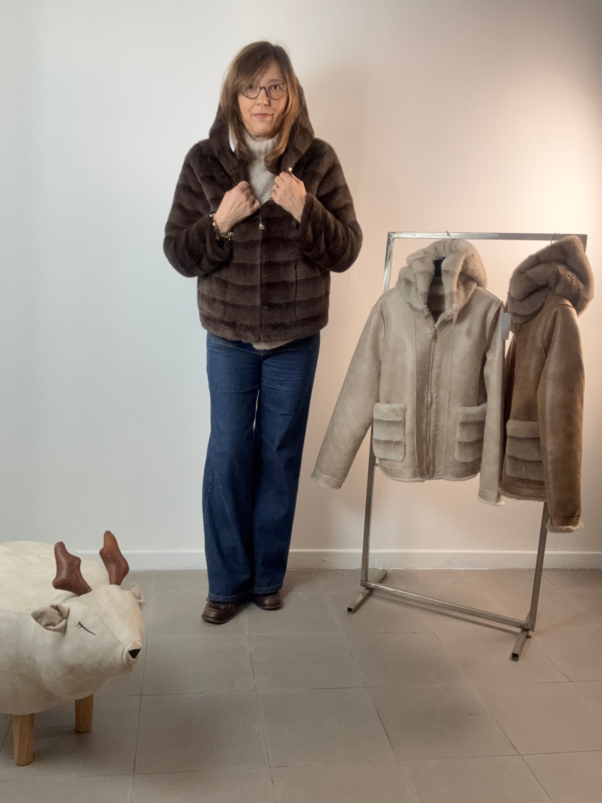 Ecopelliccia reversibile in ecomontone con cappuccio