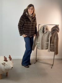 Ecopelliccia reversibile in ecomontone con cappuccio