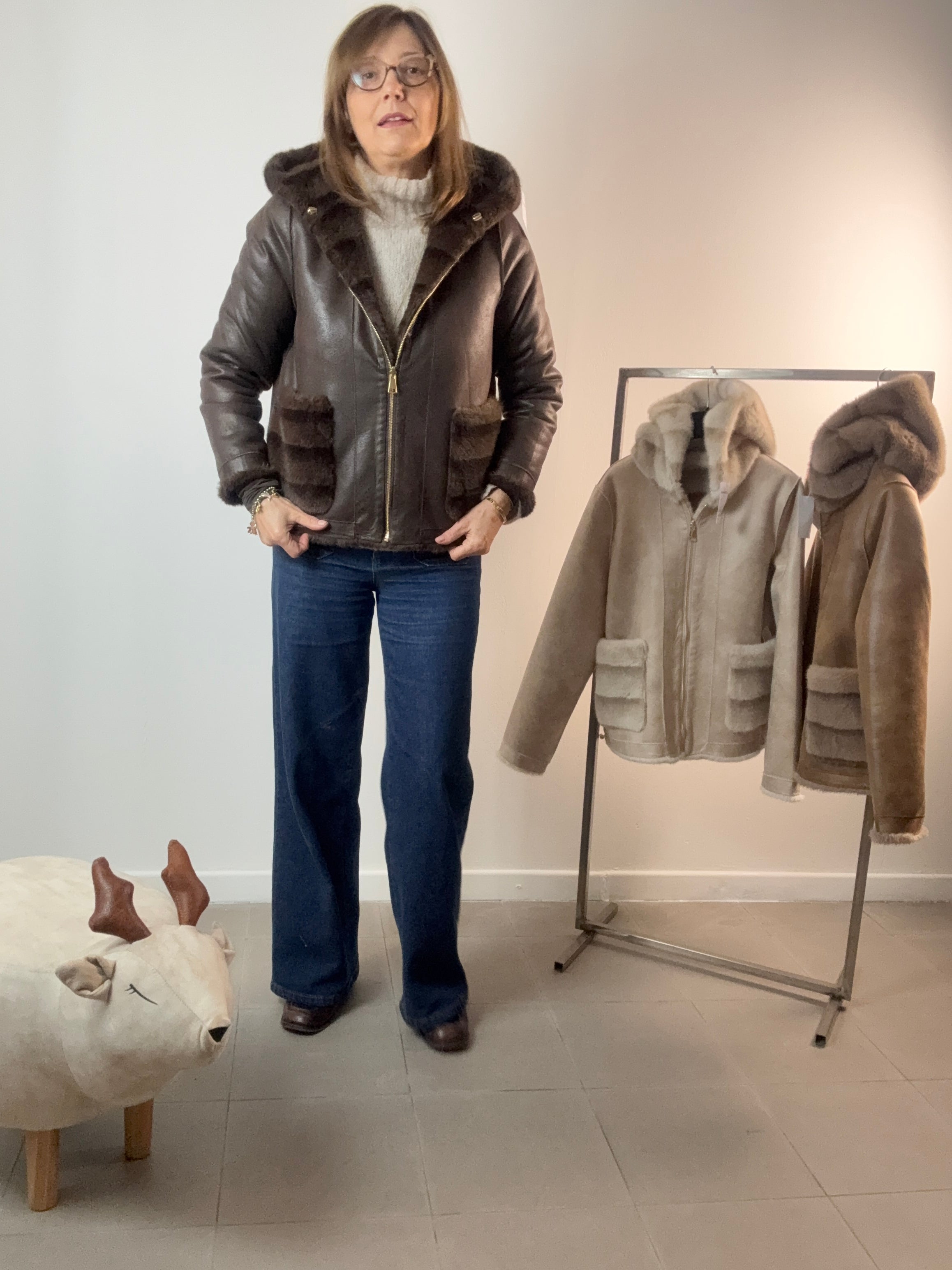 Ecopelliccia reversibile in ecomontone con cappuccio