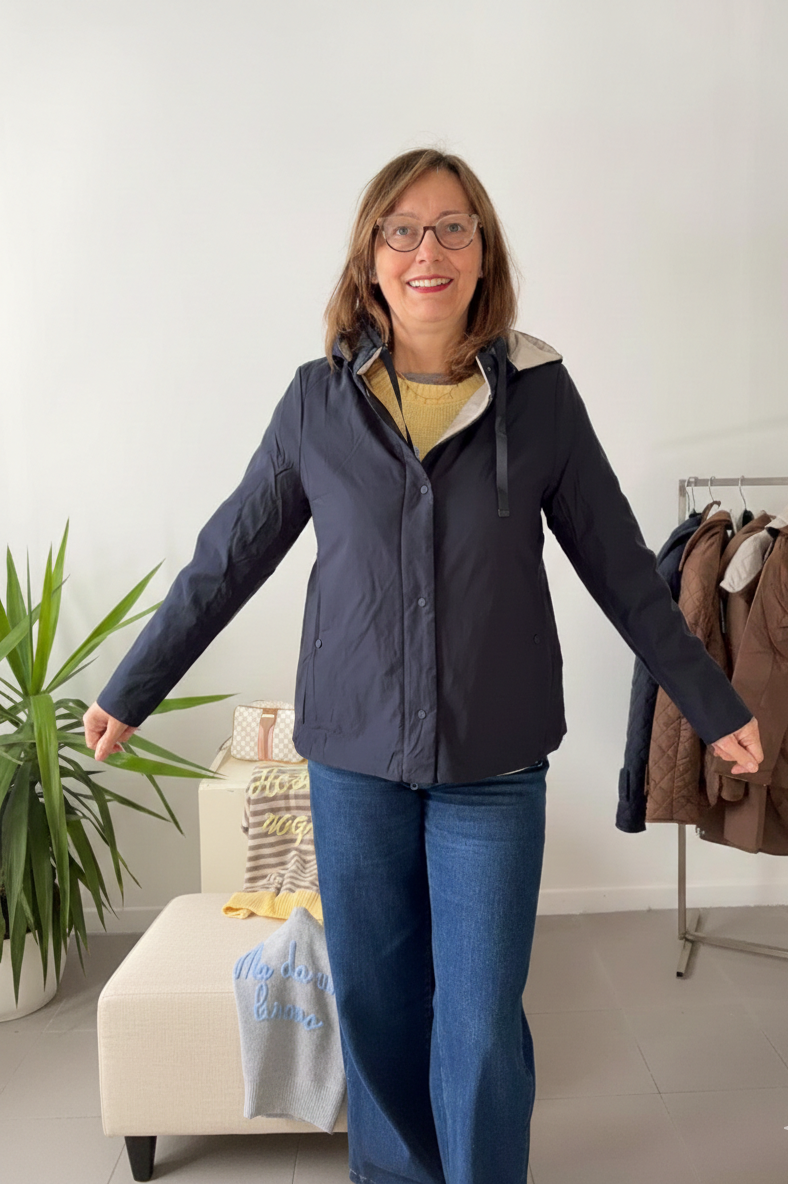 Reversible fitted 100g jacket with detachable hood