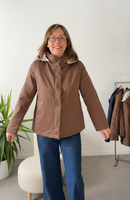 Reversible fitted 100g jacket with detachable hood