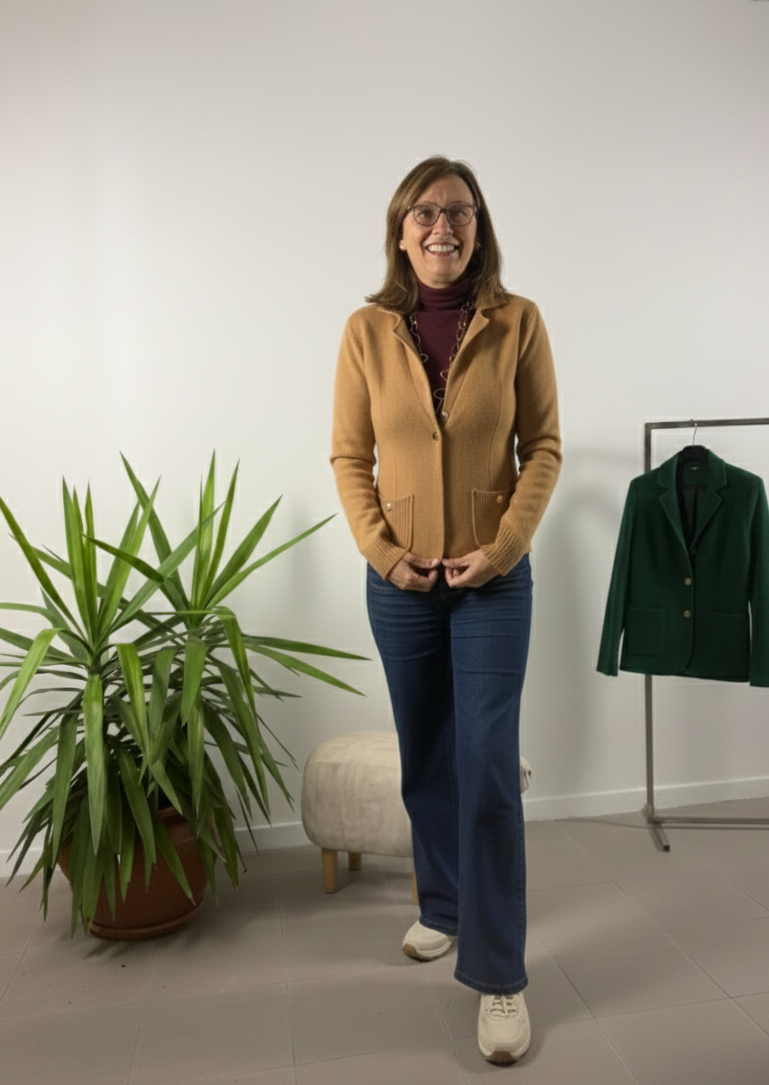 Giacchina con tasche e bottoni oro