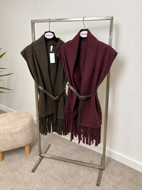 Gilet aperto con frange e cintura in vita