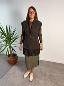 Gilet aperto con frange e cintura in vita