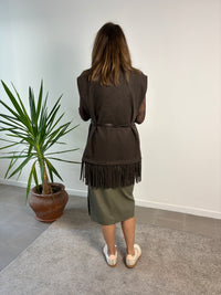 Gilet aperto con frange e cintura in vita