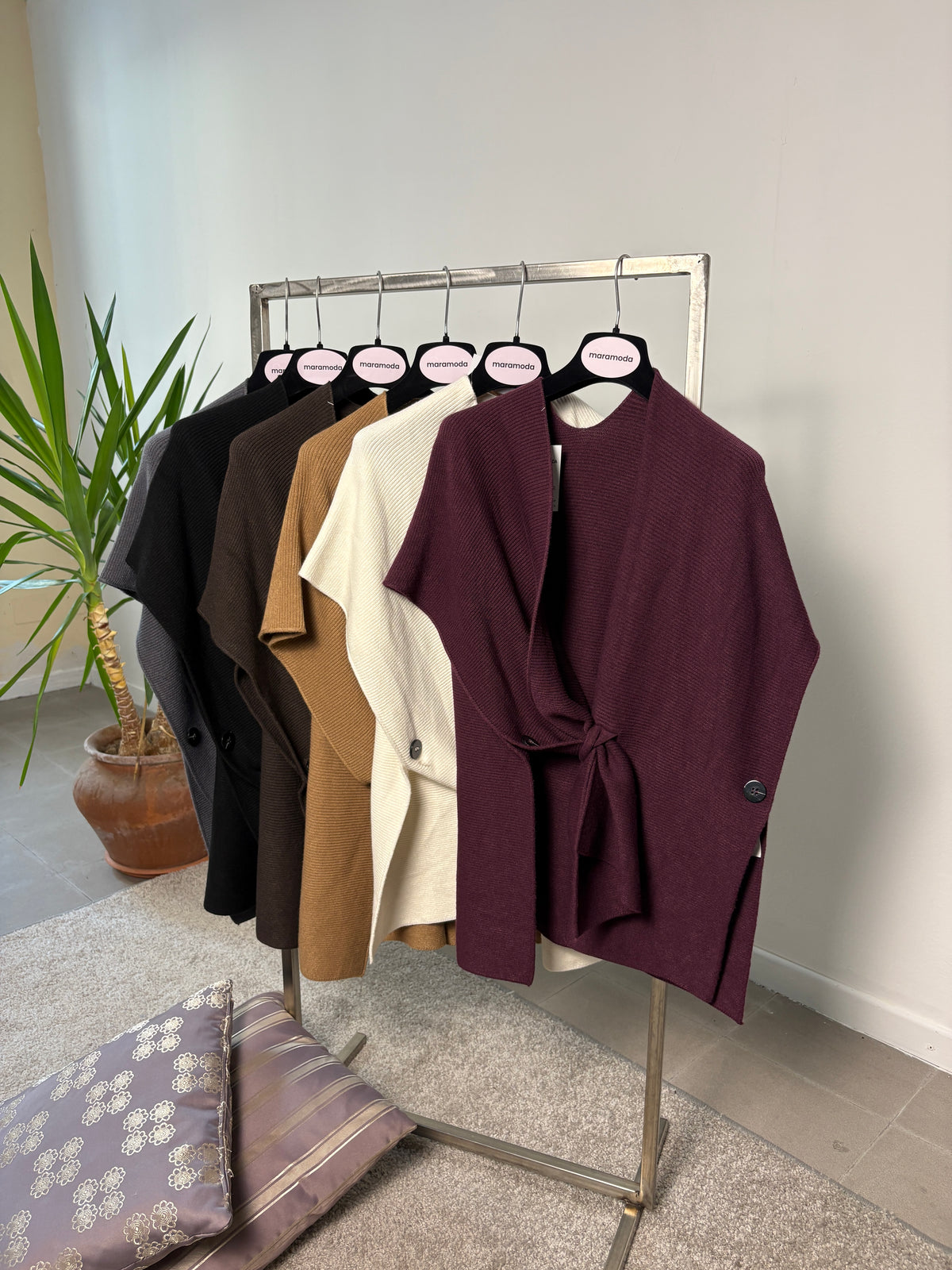 Gilet asimmetrico in filato morbido