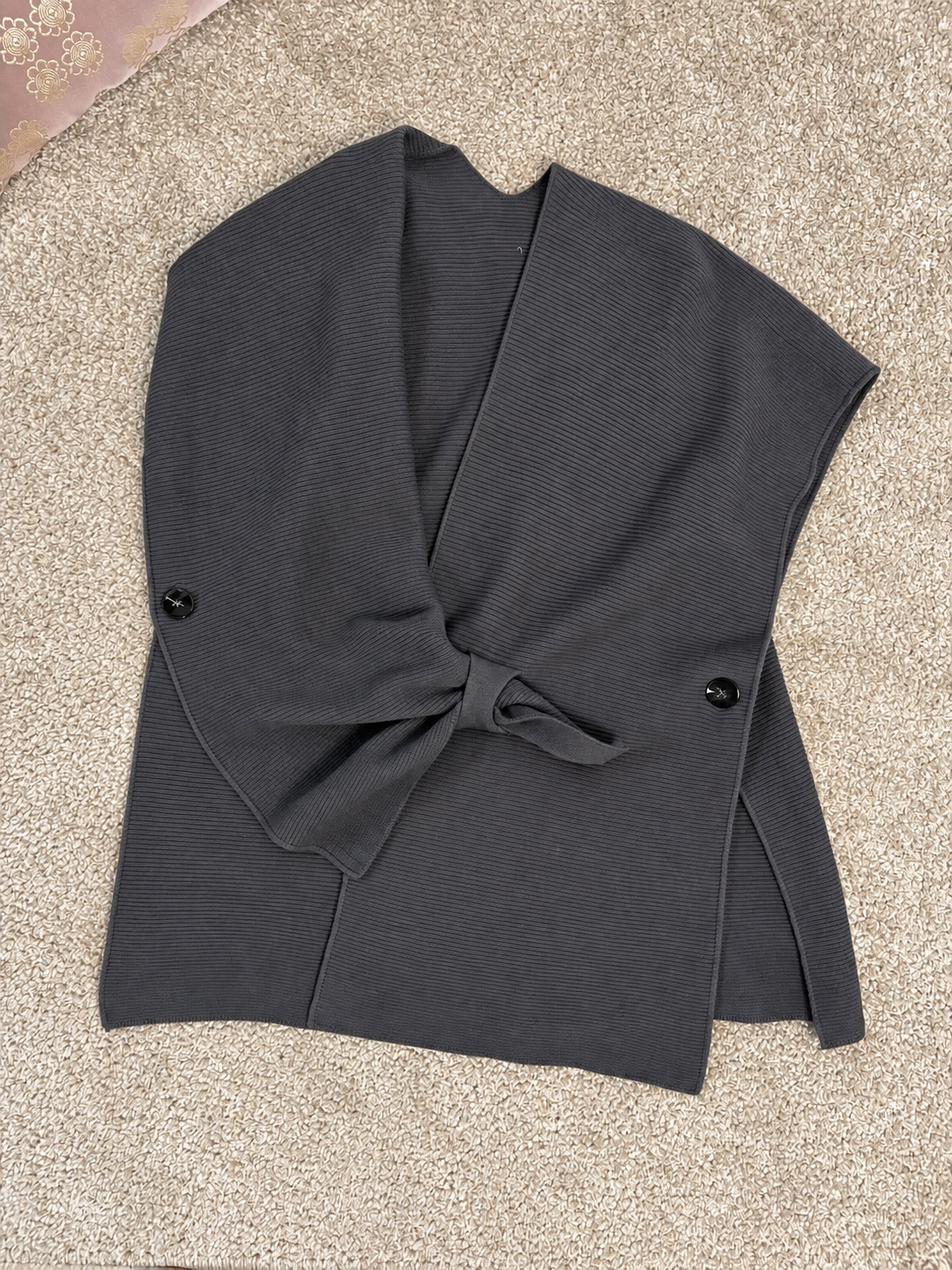 Gilet asimmetrico in filato morbido